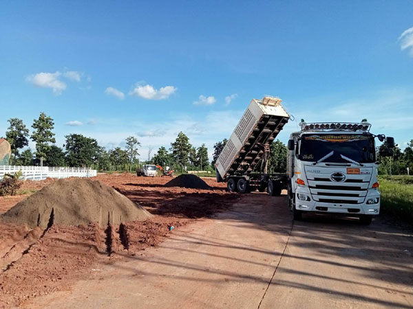 ถมที่ดินราคาถูกนครปฐม  โทร 064-5687901